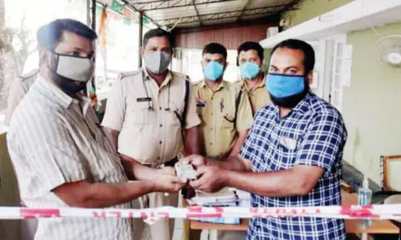 ബിജു കണ്ടു... അക്ബർ ഷായിൽ ദൈവത്തെ ബിജു കണ്ടു... അക്ബർ ഷായിൽ ദൈവത്തെ