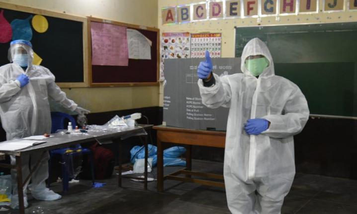 കോവിഡ് രോഗിയെ വോട്ട് ചെയ്യാൻ അനുവദിച്ചിരുന്നെങ്കിൽ നറുക്കെടുപ്പ് ഒഴിവാക്കാമായിരുന്നെന്ന് കോവിഡ് രോഗിയെ വോട്ട് ചെയ്യാൻ അനുവദിച്ചിരുന്നെങ്കിൽ നറുക്കെടുപ്പ് ഒഴിവാക്കാമായിരുന്നെന്ന്