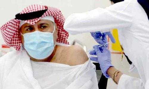 വാക്​സിൻ ആദ്യ ഡോസെടുത്തവർക്ക്​ പ്രശ്​നങ്ങളൊന്നുമില്ലെന്ന് ആരോഗ്യ മന്ത്രാലയം