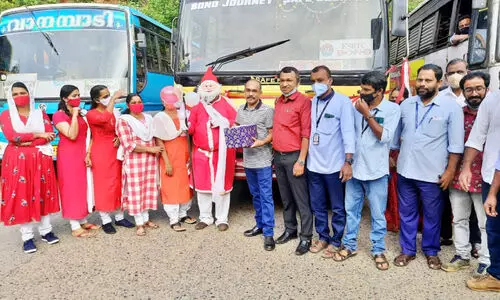 ഇ​വ​രു​ടെ ക്രി​സ്മ​സ് ആ​ഘോ​ഷം വേ​റെ ലെ​വ​ൽ!