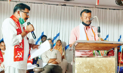 ഉ​മ്മ​യു​ടെ മൃ​ത​ശ​രീ​രം ഖ​ബ​റ​ട​ക്കി സ​ലാം എ​ത്തി​യ​ത് സ​ത്യ​പ്ര​തി​ജ്ഞ ച​ട​ങ്ങി​ലേ​ക്ക്