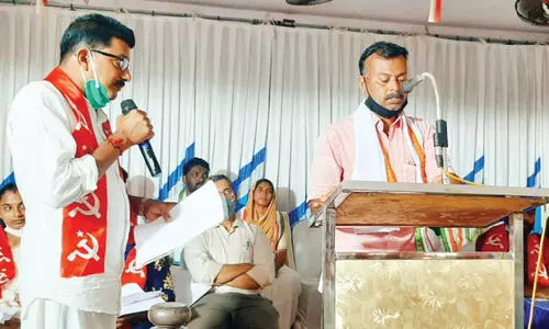 ഉ​മ്മ​യു​ടെ മൃ​ത​ശ​രീ​രം ഖ​ബ​റ​ട​ക്കി സ​ലാം എ​ത്തി​യ​ത് സ​ത്യ​പ്ര​തി​ജ്ഞ ച​ട​ങ്ങി​ലേ​ക്ക്