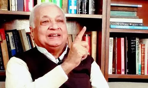 പ്രത്യേക നിയമസഭ സമ്മേളനത്തിന്​ അനുമതി നിഷേധിച്ച്​ ഗവർണർ; പ്രതികരിക്കാതെ മുഖ്യമന്ത്രി