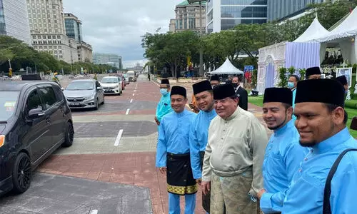 Drive-Through Wedding In Malaysia