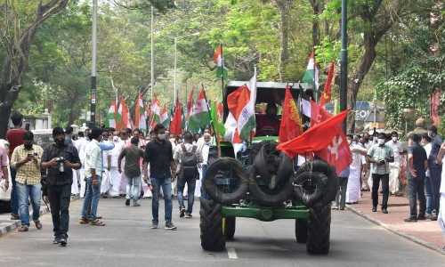 ട്രാക്​ടറുമായി രാജ്​ഭവനിലേക്ക്​, കർഷക സമരത്തിന്​ ​വേറിട്ട ​െഎക്യദാർഢ്യവുമായി യു.ഡി.എഫ്​
