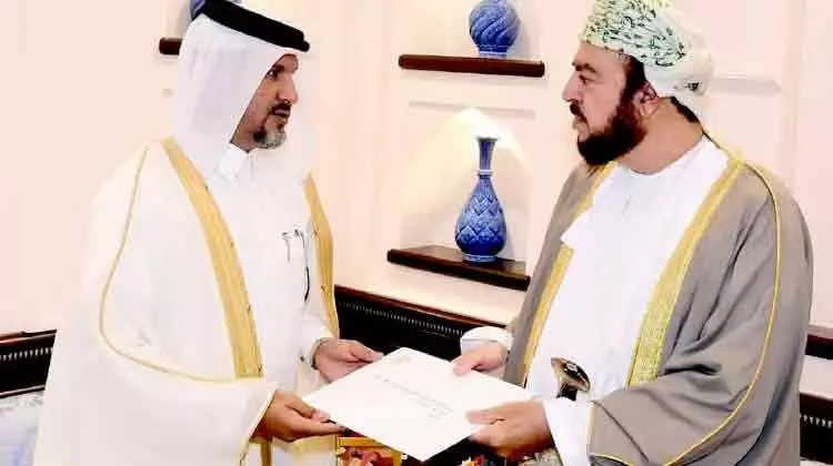 സുൽത്താൻ ഹൈതമിന്​ ഖത്തർ അമീറി​െൻറ കത്ത്​ കൈമാറി