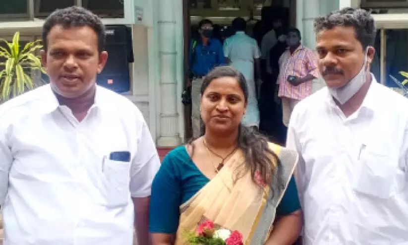 ഞങ്ങൾ കടലിന്റെ മക്കൾ; സ്വതന്ത്രർ, ഒറ്റക്കെട്ട് ഞങ്ങൾ കടലിന്റെ മക്കൾ; സ്വതന്ത്രർ, ഒറ്റക്കെട്ട്