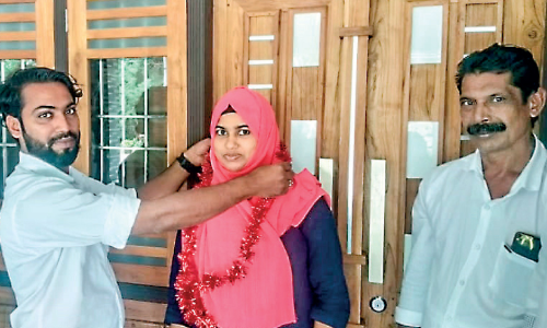 വോട്ടർമാരെ കാണാതെ ഫാത്തിമക്കുട്ടി ജയിച്ചു; സത്യപ്രതിജ്ഞക്കെത്തിയത് കൈക്കുഞ്ഞുമായി