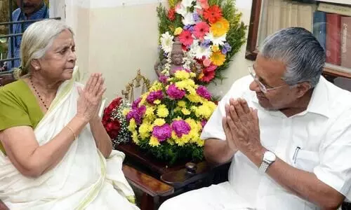 Pinarayi vijayan with Sugathakumari