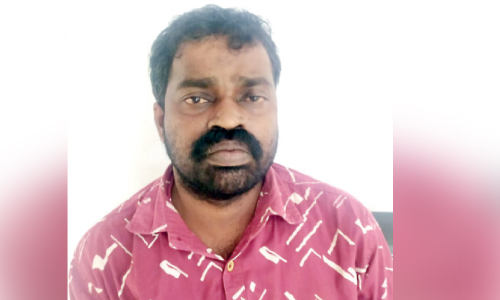 കാ​വ​ശ്ശേ​രി​യി​ൽ പൂ​ട്ടി​യി​ട്ട വീ​ട്ടി​ൽ ക​ട​ന്ന മോ​ഷ്​​ടാ​വി​നെ പി​ടി​കൂ​ടി