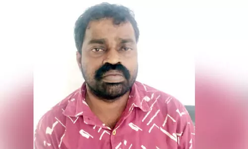 കാ​വ​ശ്ശേ​രി​യി​ൽ പൂ​ട്ടി​യി​ട്ട വീ​ട്ടി​ൽ ക​ട​ന്ന മോ​ഷ്​​ടാ​വി​നെ പി​ടി​കൂ​ടി