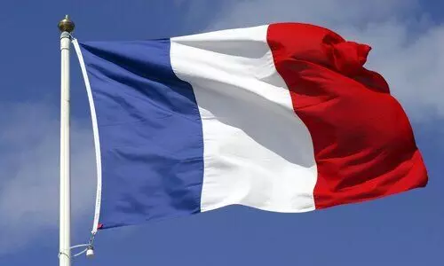 കു​ടി​യേ​റ്റ​ക്കാ​ർ​ക്ക്​ പൗര​ത്വം ന​ൽ​കാ​ൻ ഫ്രാ​ൻ​സ്​