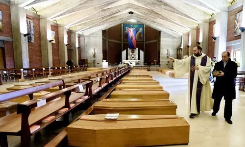 900 കോടി രൂപ നഷ്ടപരിഹാരം വേണം; ഇറ്റലിയിൽ കോവിഡ് ബാധിച്ച് മരിച്ചവരുടെ ബന്ധുക്കൾ സർക്കാരിനെതിരെ കോടതിയിൽ 900 കോടി രൂപ നഷ്ടപരിഹാരം വേണം; ഇറ്റലിയിൽ കോവിഡ് ബാധിച്ച് മരിച്ചവരുടെ ബന്ധുക്കൾ സർക്കാരിനെതിരെ കോടതിയിൽ