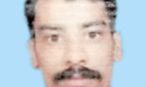 ട്രെ​യി​ൻ ത​ട്ടി പ​രി​ക്കേ​റ്റ യു​വാ​വ് മ​രി​ച്ചു