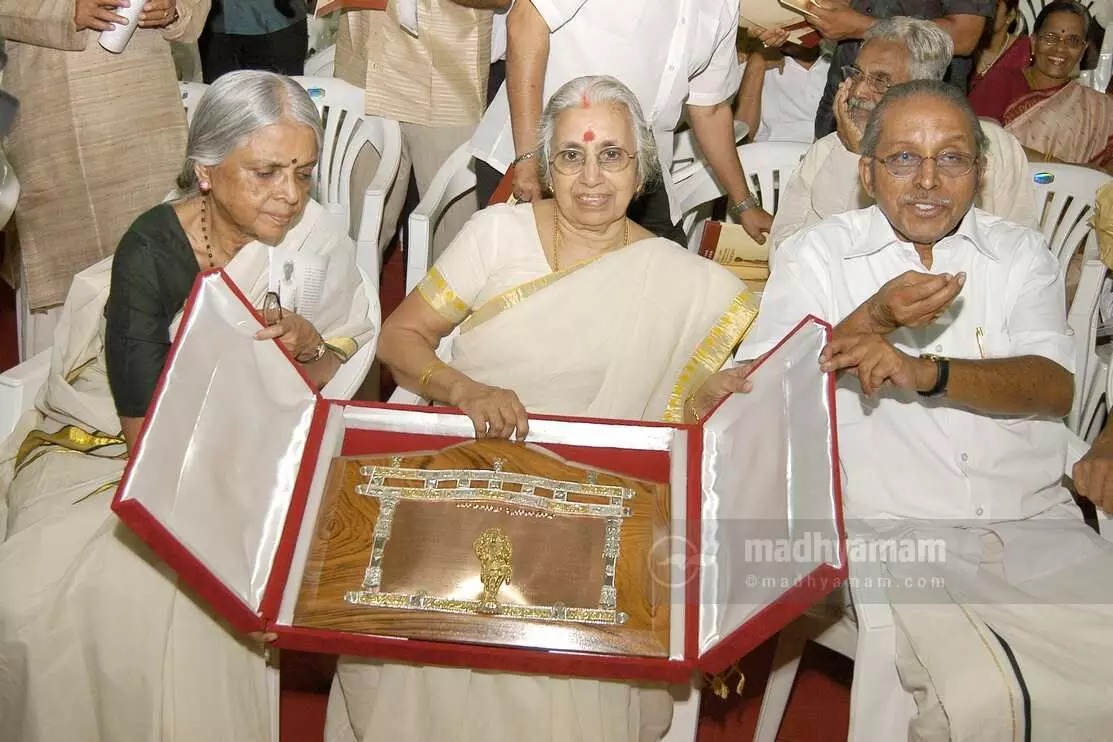 പെയ്തൊഴിഞ്ഞു...