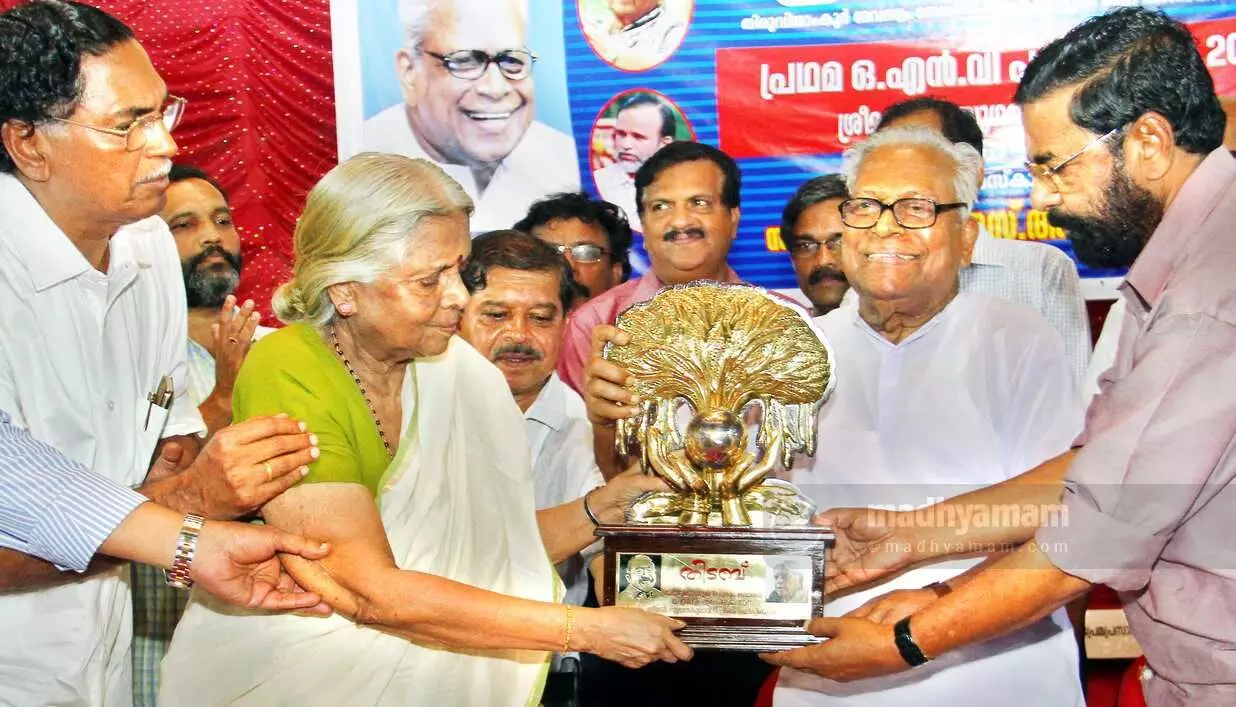 പെയ്തൊഴിഞ്ഞു...