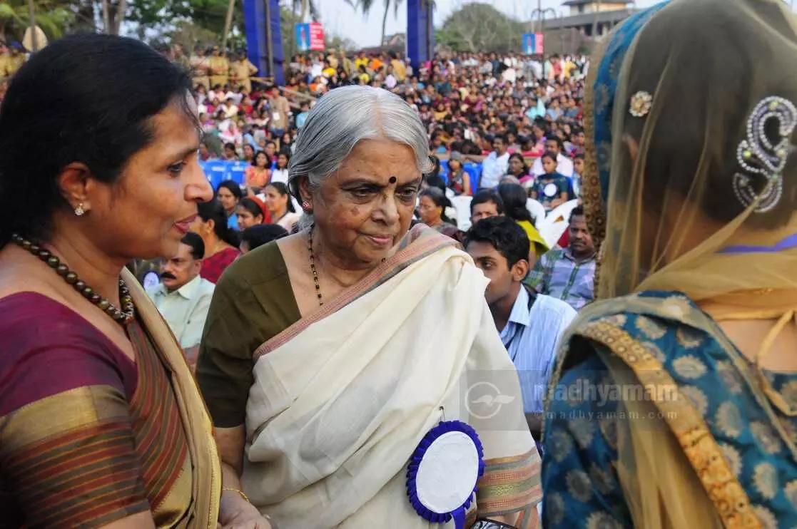 പെയ്തൊഴിഞ്ഞു...