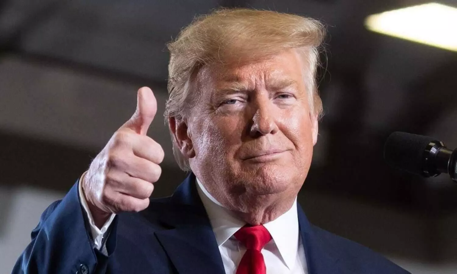 Trump pardons former aides and father-in-law