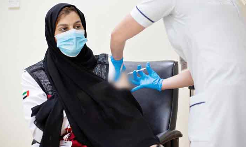 കോവിഡ് പ്രതിരോധം: വാക്സിൻ കാമ്പയിന് തുടക്കം: ദുബൈയിൽ ഫൈസർ വാക്സിൻ നൽകി തുടങ്ങി
