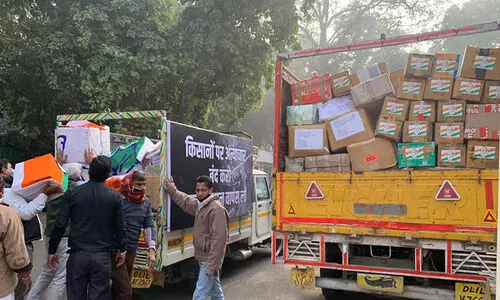 രാഷ്ട്രപതിക്ക് രാഹുൽ കൈമാറിയത് ട്രക്കുകളിലെത്തിച്ച രണ്ട് കോടി കത്തുകൾ രാഷ്ട്രപതിക്ക് രാഹുൽ കൈമാറിയത് ട്രക്കുകളിലെത്തിച്ച രണ്ട് കോടി കത്തുകൾ