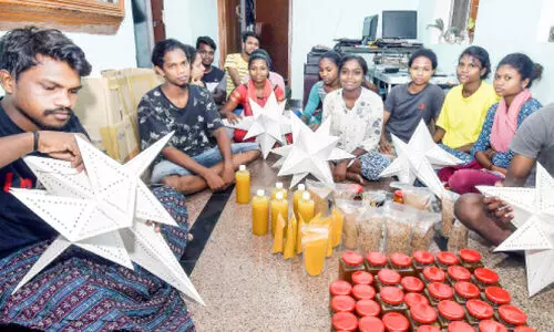 ജീവിതവെളിച്ചമേകും, ഈ നക്ഷത്രങ്ങൾ... ജീവിതവെളിച്ചമേകും, ഈ നക്ഷത്രങ്ങൾ...