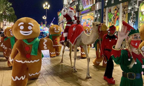 ദുബൈയിൽ സാന്താക്ലോസ്​ എത്തി; ഒട്ടകപ്പുറത്ത്​...