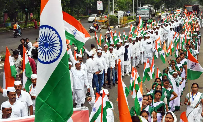 സ്ഥാപക ദിനത്തിൽ തിരംഗ യാത്രയുമായി കോൺഗ്രസ്; കർഷകർക്ക് ഐക്യദാര്‍ഢ്യം