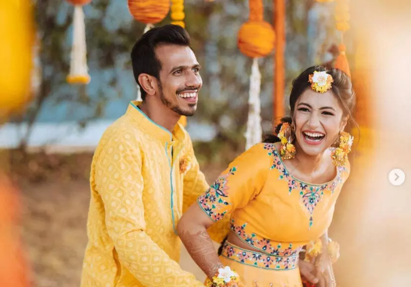 മഞ്ഞയിൽ കുളിച്ച്..... ഹൽദി ആഘോഷത്തിെൻറ ചിത്രങ്ങൾ പങ്കുവെച്ച് യുസ്വേന്ദ്ര ചാഹൽ മഞ്ഞയിൽ കുളിച്ച്..... ഹൽദി ആഘോഷത്തിെൻറ ചിത്രങ്ങൾ പങ്കുവെച്ച് യുസ്വേന്ദ്ര ചാഹൽ