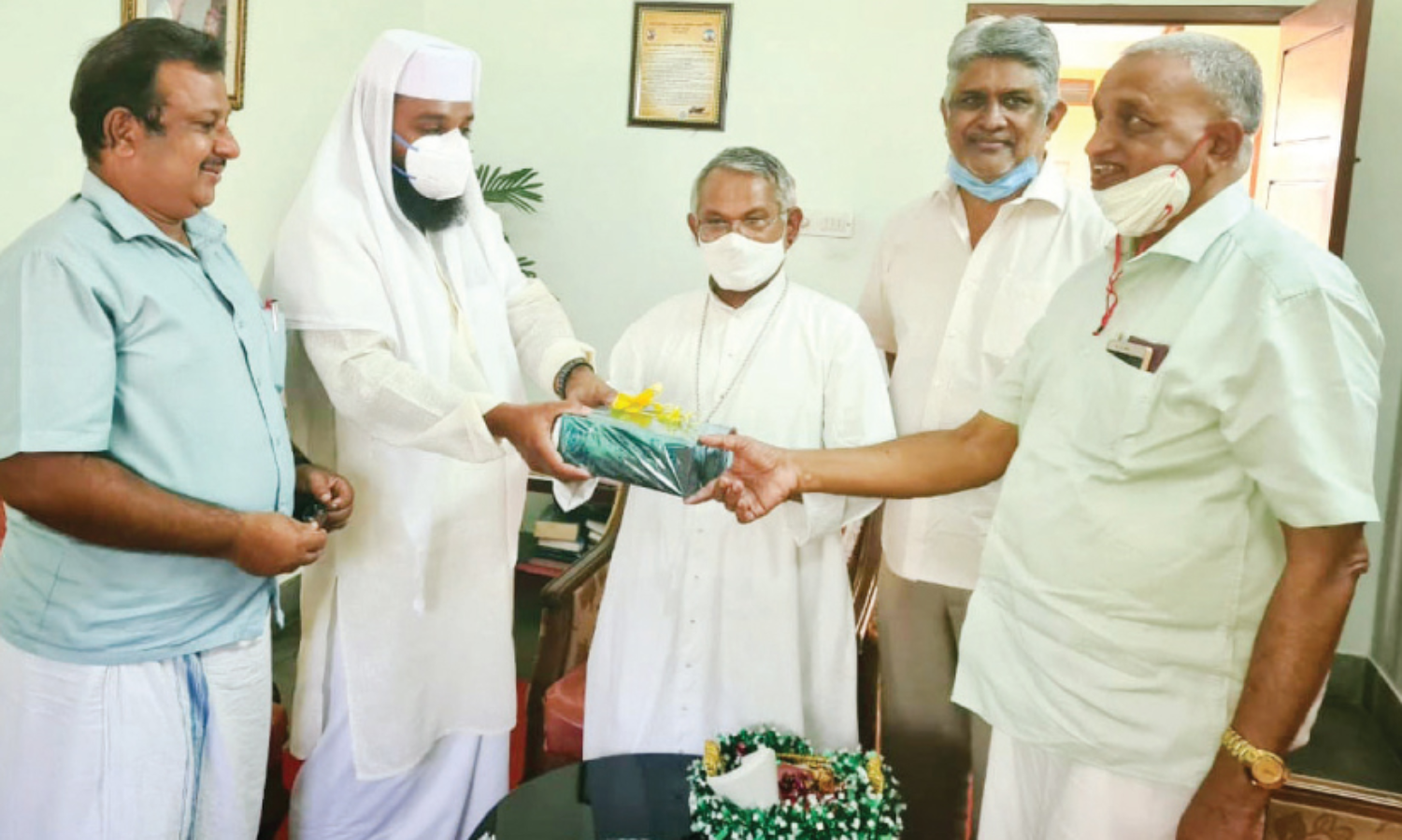 ക്രിസ്​മസ് സ്നേഹ സന്ദേശവുമായി ചേരമാൻ ജുമാമസ്ജിദ് ഭാരവാഹികൾ അരമനയിലെത്തി