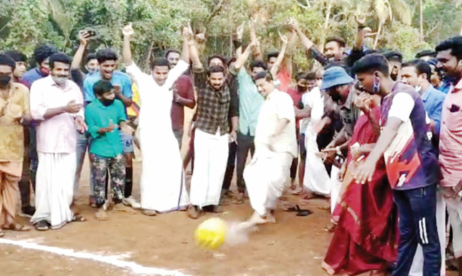 കളിക്കളമില്ലാത്തതുകൊണ്ട്​ മൊബൈലിൽ നോക്കിയിരിക്കേണ്ട; ദാ പിടിച്ചോ ഒരേക്കർ