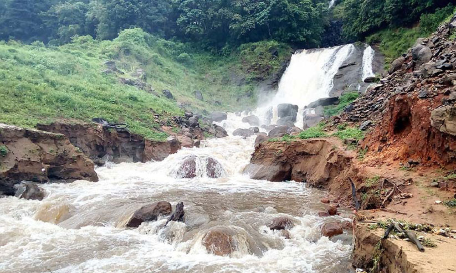 അഞ്ചുരുളിയിൽ ടൂറിസ്​റ്റുകളുടെ തിരക്ക്