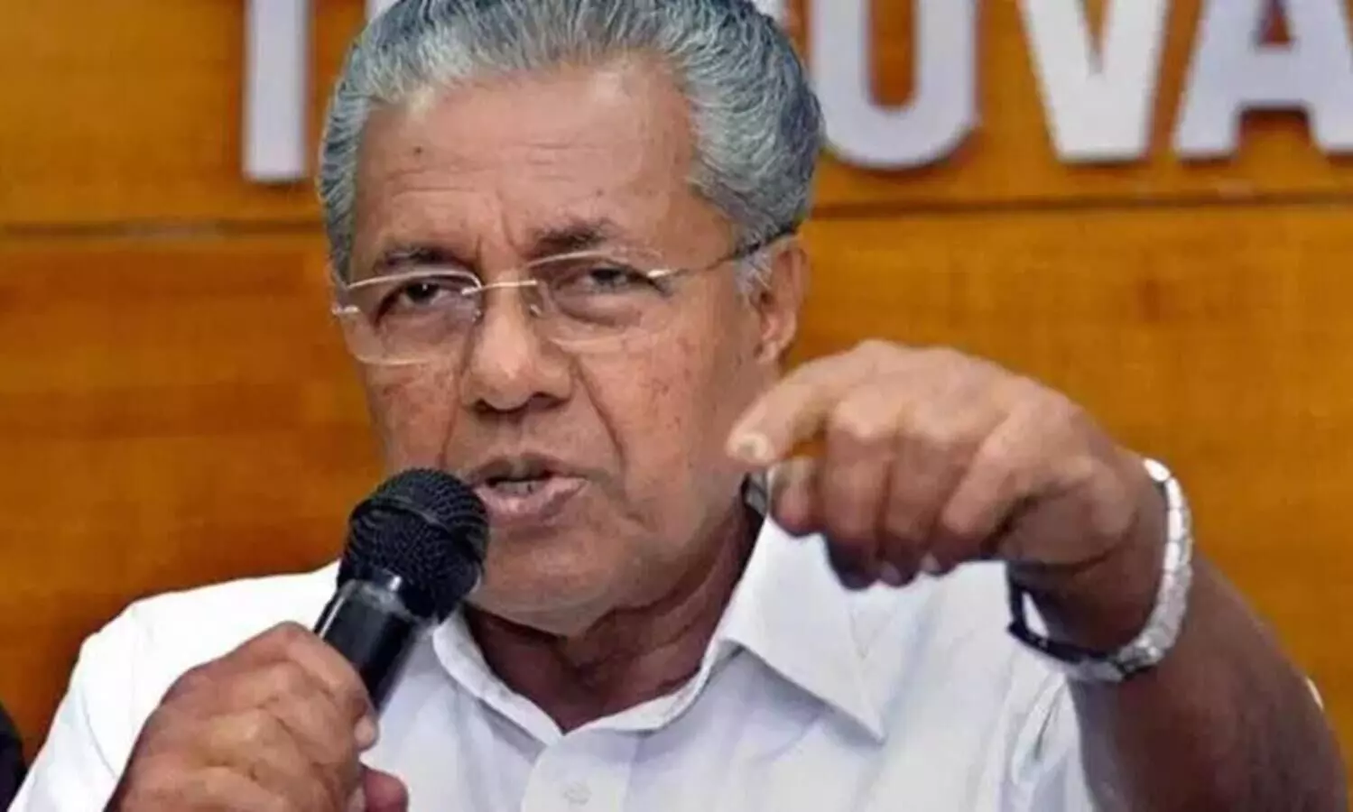 pinarayi vijayan against muslim league