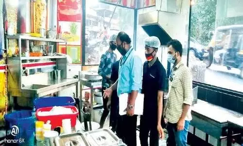 കോട്ടക്കലിൽ ഭക്ഷ്യസുരക്ഷ വകുപ്പ് പരിശോധന കോട്ടക്കലിൽ ഭക്ഷ്യസുരക്ഷ വകുപ്പ് പരിശോധന