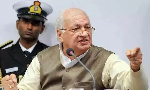 പാർട്ടി ഇടനാഴികളിൽ അധികാര ഭിക്ഷയാചിച്ചയാൾ; ഗവർണർക്കെതിരെ രൂക്ഷ വിമർശനവുമായി ജനയുഗം