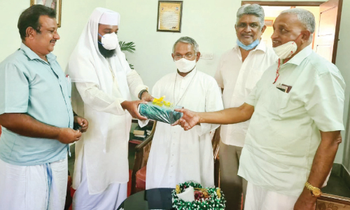 ക്രിസ്​മസ് സ്നേഹ സന്ദേശവുമായി ചേരമാൻ ജുമാമസ്ജിദ് ഭാരവാഹികൾ അരമനയിലെത്തി