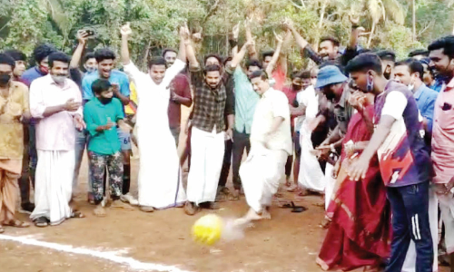 കളിക്കളമില്ലാത്തതുകൊണ്ട്​ മൊബൈലിൽ നോക്കിയിരിക്കേണ്ട; ദാ പിടിച്ചോ ഒരേക്കർ