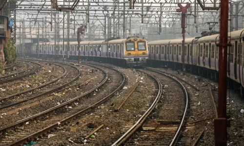 യുവതിയെ ബലാത്സംഗം ചെയ്​ത ശേഷം ട്രെയിനിൽ നിന്ന്​ തള്ളിയിട്ട്​ കൊലപ്പെടുത്താൻ ശ്രമം