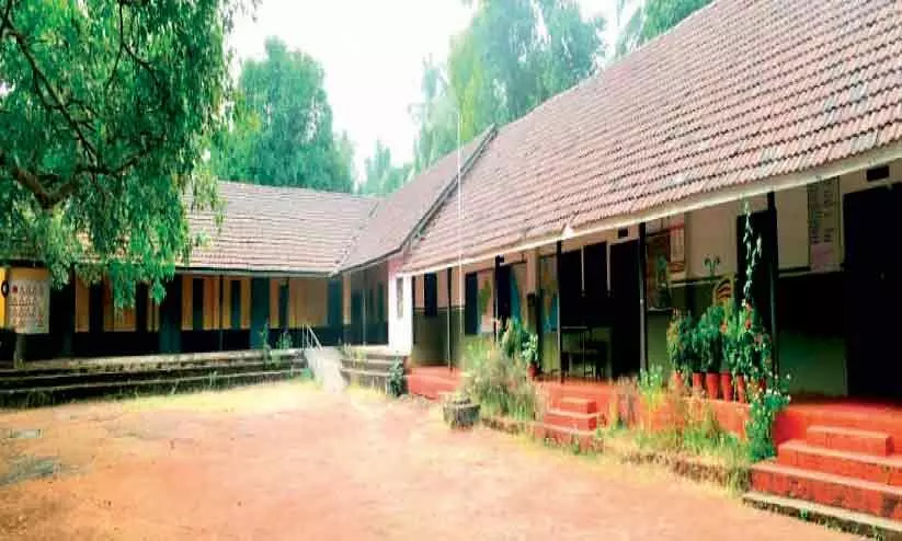 അ​ധി​കാ​രി​ത്തൊ​ടി ഗ​വ. യു.​പി സ്കൂ​ളി​നെ രാ​ജ്യാ​ന്ത​ര നി​ല​വാ​ര​ത്തി​ലേ​ക്ക് ഉ​യ​ർ​ത്തു​ന്നു