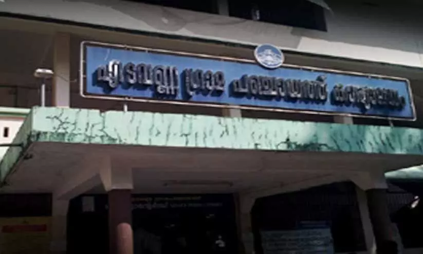 എ​ട​വ​ണ്ണ പ​ഞ്ചാ​യ​ത്തി​ല്‍ ഒ​രു​മാ​സം മു​മ്പ്ന​ല്‍കി​യ വി​വി​ധ അ​പേ​ക്ഷ​ക​ള്‍ കാ​ണാ​താ​യി