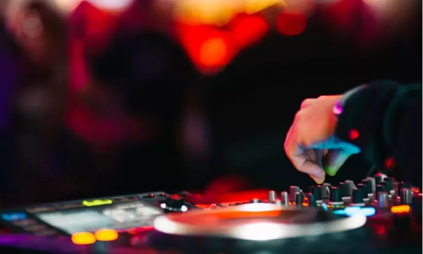 തിരുവനന്തപുരത്ത് കോവിഡ് മാനദണ്ഡം ലംഘിച്ച് ആയിരത്തോളം പേർ പങ്കെടുത്ത ക്രിസ്മസ് പാർട്ടി തിരുവനന്തപുരത്ത് കോവിഡ് മാനദണ്ഡം ലംഘിച്ച് ആയിരത്തോളം പേർ പങ്കെടുത്ത ക്രിസ്മസ് പാർട്ടി