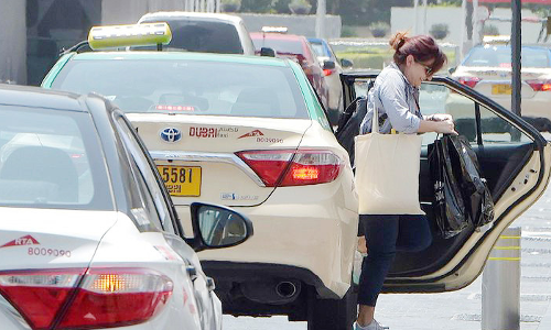 ടാക്സികളിൽ ഇനി മൂന്നു പേർ; 15 വയസിൽ താഴെയുള്ള കുട്ടികൾക്ക് അനുമതി