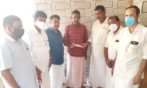 ന​വോ​ദ​യ സാ​മ​ര്‍ യൂ​നി​റ്റ് ചി​കി​ത്സ ധ​ന​സ​ഹാ​യം കൈ​മാ​റി