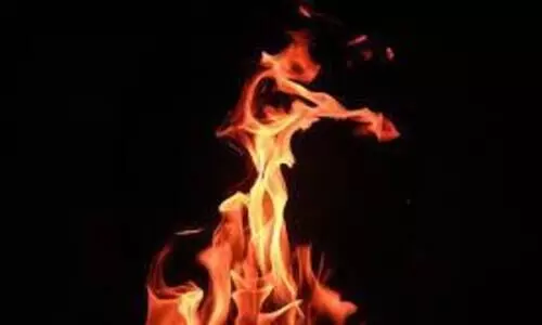 ഒ​രു കു​ടും​ബ​ത്തി​ലെ നാ​ലു​പേ​ര്‍ക്ക് പൊ​ള്ള​ലേ​റ്റു