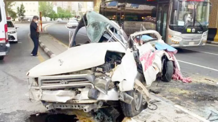 പിക്അപ് വാൻ മേൽപാലത്തിൽനിന്ന് വീണ് ഡ്രൈവർക്ക് പരിക്ക് പിക്അപ് വാൻ മേൽപാലത്തിൽനിന്ന് വീണ് ഡ്രൈവർക്ക് പരിക്ക്