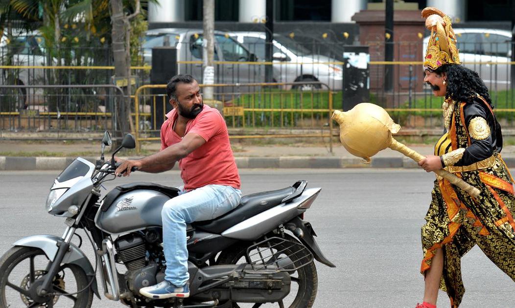 മണിക്കൂറിൽ എത്ര ഇരുചക്ര വാഹന യാത്രികർ അപകടങ്ങളിൽ കൊല്ലപ്പെടുന്നുണ്ട്? ഞെട്ടിക്കുന്ന വിവരങ്ങൾ പുറത്ത് മണിക്കൂറിൽ എത്ര ഇരുചക്ര വാഹന യാത്രികർ അപകടങ്ങളിൽ കൊല്ലപ്പെടുന്നുണ്ട്? ഞെട്ടിക്കുന്ന വിവരങ്ങൾ പുറത്ത്