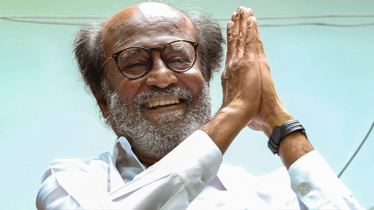 ആരാധക പ്രതിഷേധം കനക്കുന്നതിനിടെ രജനി സിംഗപൂരിലേക്ക് ആരാധക പ്രതിഷേധം കനക്കുന്നതിനിടെ രജനി സിംഗപൂരിലേക്ക്