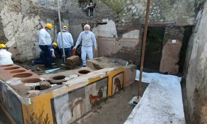 2000 വർഷം മുമ്പുള്ള ഫാസ്​റ്റ്​ ഫുഡ്​ സ്​റ്റാൾ കണ്ടെത്തി ഗവേഷകർ; ചാരത്തിൽ ഉറഞ്ഞുകിടന്നത്​ നിരവധി നിഗൂഢതകൾ