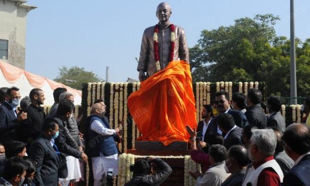 ഡ​ൽ​ഹി ക്രിക്കറ്റ്​ സ്​റ്റേഡിയത്തിലെ ജയ്​റ്റ്​ലിയുടെ പ്രതിമ അമിത്​ ഷാ അ​നാ​ച്ഛാ​ദ​നം ചെ​യ്​​തു