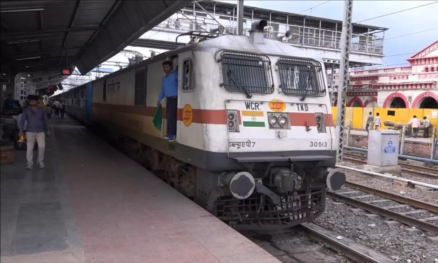 മം​ഗ​ള എ​ക്സ്​​പ്ര​സിന് തീ​വെ​ക്കുമെന്ന്​ പൊലീസിന് വ്യാജസന്ദേശം നൽകിയയാൾ പിടിയിൽ