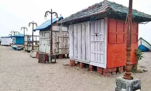 More visitors to Pulimuttu beach;  stores did not open